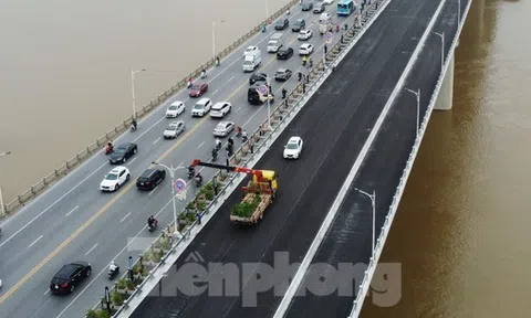 Cầu Vĩnh Tuy 2 thảm xong bê tông nhựa, thông xe cuối tháng 9