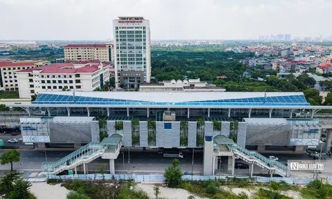 Tháo dỡ hàng rào tôn bảo vệ các nhà ga đường sắt Nhổn - ga Hà Nội