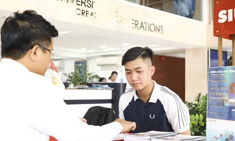 Một trường ĐH ở TP HCM công bố điểm chuẩn cùng học bổng 93 tỉ đồng