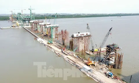 Gấp rút thi công cầu gần 2.000 tỷ đồng nối Hải Phòng với Quảng Ninh