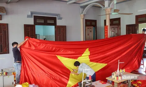 Mục sở thị làng may cờ Tổ quốc lớn nhất Hà Nội trước dịp Quốc khánh