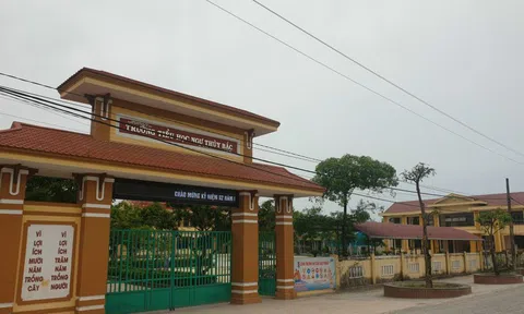 Giáng chức hiệu trưởng đánh hiệu phó nhập viện