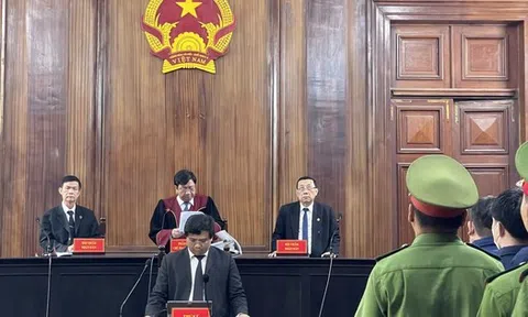 Hình ảnh 13 cựu công an phường Phú Thọ Hoà hầu toà