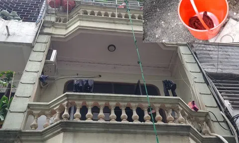 Cháy nhà 4 tầng, bà đặt cháu vào xô nhựa rồi dòng dây thả xuống