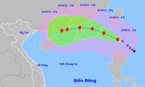 Bão SAOLA giật cấp siêu bão 17, hướng vào Biển Đông