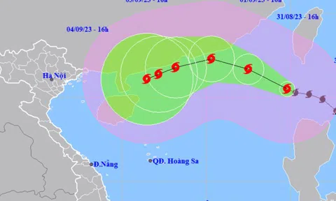 Bão Saola giật cấp 17 vào biển Đông, trở thành cơn bão số 3