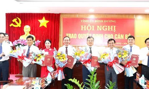 Bình Dương trao quyết định điều động, bổ nhiệm nhiều cán bộ