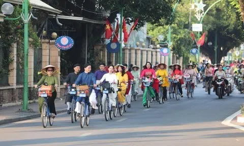 Kết nối áo dài với du lịch di sản tại Hà Nội