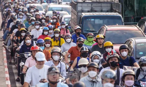 Nhiều tuyến đường Hà Nội tắc 'nghẹt thở' trong ngày làm việc cuối trước kỳ nghỉ lễ 2/9