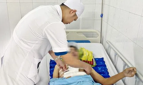 Người đàn ông bị trâu húc vỡ tim