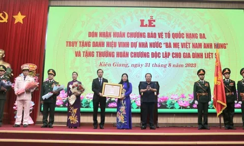 Kiên Giang đón nhận Huân chương bảo vệ Tổ quốc hạng Ba