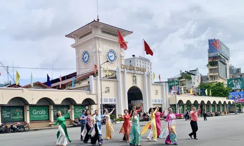 Hình ảnh trung tâm TP HCM từ sáng đến trưa 2-9