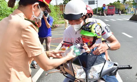 Hàng ngàn người “đứng hình” khi “bị” CSGT Bạc Liêu dừng xe