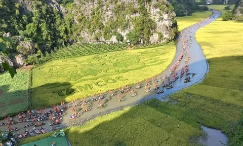 Bến thuyền Tam Cốc mở cửa trở lại, đón hàng nghìn du khách