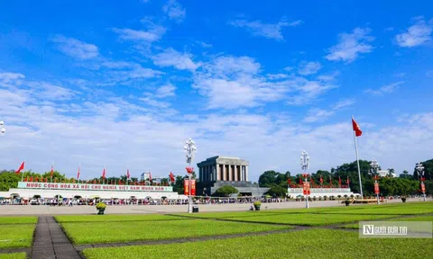 Hà Nội: Các di tích, công viên tấp nập người dân tới vui chơi