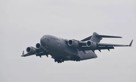 "Ngựa thồ" C-17 chuyên phục vụ Tổng thống Mỹ liên tiếp đến Hà Nội