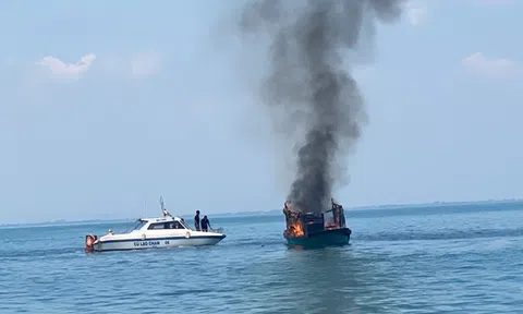 Cháy ghe chở cán bộ khu bảo tồn Cù Lao Chàm, 3 người bị bỏng