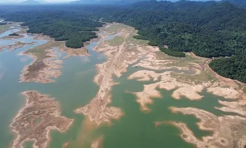 10 năm đi tìm mảnh ghép lịch sử trong lòng hồ Kẻ Gỗ