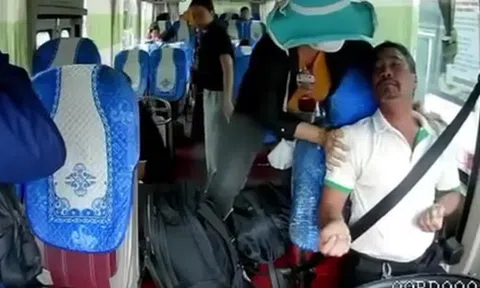 Khoảnh khắc tài xế đột quỵ trên chuyến xe về Bình Thuận, hành khách gọi cấp cứu