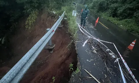 Đường huyết mạch Bình Phước - Lâm Đồng bị "ngoạm", cống trôi xuống vực