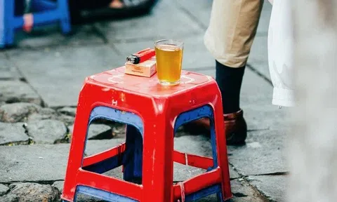 Tin được không, uống trà nóng giúp giải nhiệt không kém trà đá?