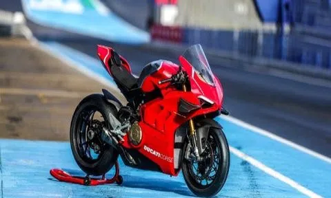 Top 10 mô tô có siêu tốc độ “quỷ khóc thần sầu”