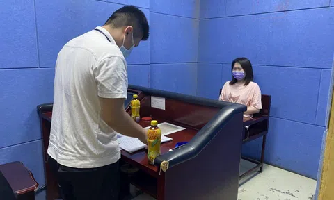 Tưởng vợ bị lừa, chồng báo công an, nào ngờ vợ là siêu lừa đảo, vô tình giúp 7 đội công an bắt 100 đối tượng lẩn trốn suốt 6 năm