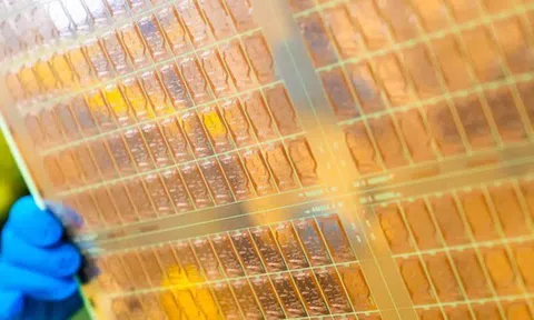 Intel công bố bước đột phá với chất nền thủy tinh, mở ra kỷ nguyên mới trong sản xuất chip