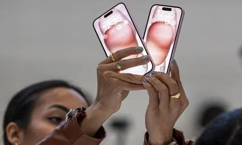 Cứ chê "mua chỉ phí tiền", nhưng đây là thứ iPhone 15 làm được còn điện thoại mà bạn đang cầm thì không!