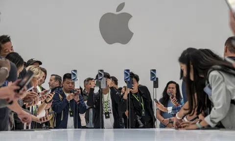 Khởi đầu mờ nhạt của iPhone 15 tại Việt Nam: Lượt thảo luận chỉ bằng một nửa iPhone 14, người dùng lưỡng lự chuyện "lên đời"