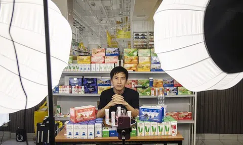 Người đàn ông "đổi đời" nhờ TikTok Shop: Bỏ việc y tá lên livestream bán sách, bỏ túi hơn 300 triệu đồng