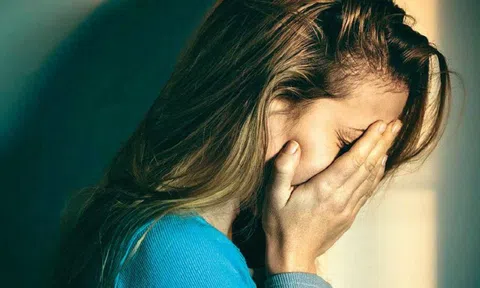 Nhận tài liệu lạ, mở ra liền mất nhiều tài khoản quan trọng, tiền trong ngân hàng cũng “bay màu”