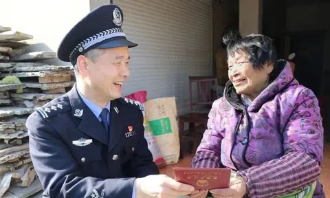 Cụ bà U80 bị lừa chuyển khoản lương hưu đầu tư online, chẳng báo công an vẫn lấy lại được tiền, khiến 195 tên lừa đảo tự ra đầu thú