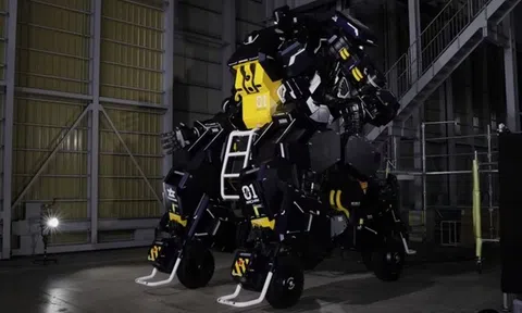 Công ty khởi nghiệp Nhật Bản ra mắt robot biến hình khổng lồ