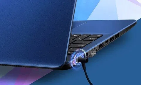 Có nên bật máy tính hay sạc máy tính qua đêm?