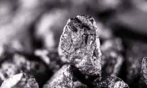 Trung Quốc: Đào được quặng chưa từng thấy, chứa thứ “quý hơn vàng”