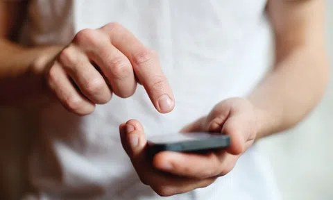 Mất điện thoại, mất hết tiền trong ví điện tử, ngân hàng dù đặt nhiều mật khẩu: Chuyên gia cảnh báo thủ đoạn và 5 thao tác để tận dụng "thời điểm vàng" bảo vệ tài sản