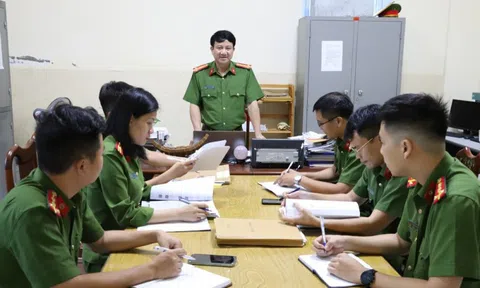 Công an bắt 2 kẻ bán hơn 600.000 dữ liệu thẻ tín dụng, chứng khoán, bất động sản của người dân và cả ổ lừa đảo "ăn theo" các dữ liệu này, đối tượng trẻ nhất mới 24 tuổi