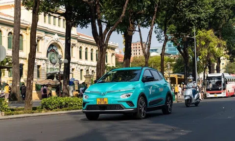 Taxi điện của ông Phạm Nhật Vượng chuẩn bị sang Lào