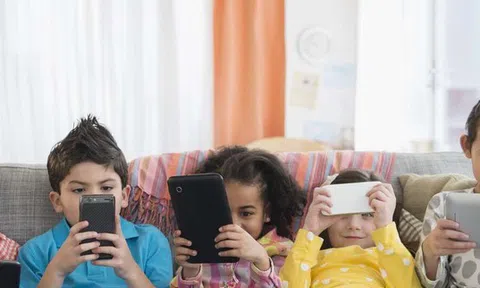 Mỹ đẩy mạnh bảo vệ trẻ em trước mặt trái của mạng xã hội