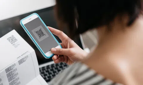 Chỉ sau một cú quét mã QR, trở thành “con nợ” mà không hề hay biết: Công an cảnh báo thủ đoạn lừa đảo mới