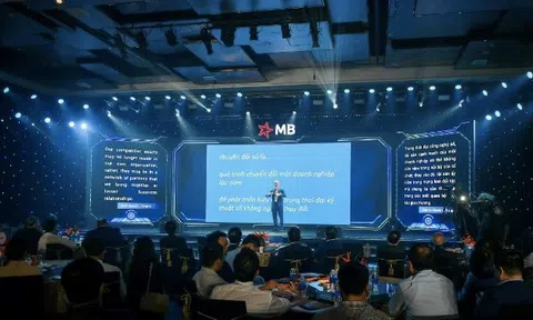 Giáo sư David J. Rogers: Chuyển đổi số không phải công nghệ mà là kinh doanh và khách hàng, phải toàn diện và liên tục