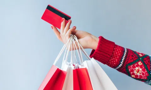 Mua sắm dịp lễ: Lưu ý để không rơi vào cảnh "tiền trao, cháo... mất"