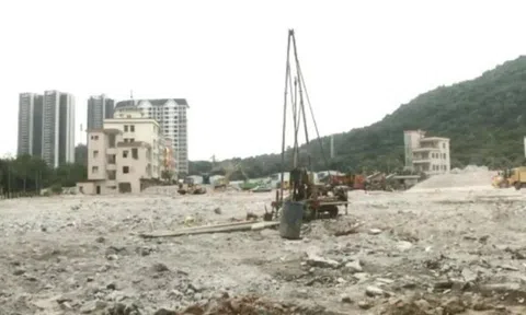 Cả công trường dừng thi công khẩn cấp vì phát hiện vật thể lạ nặng 100kg, chuyên gia xác nhận kho báu quý từ 500 năm trước