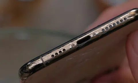 Cách đẩy nước ra khỏi loa ngoài iPhone cực dễ