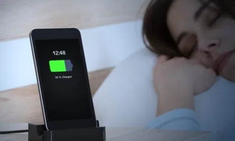 Sạc pin qua đêm có khiến điện thoại phát nổ?