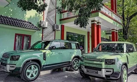 Bộ đôi xe SUV Defender bản kỷ niệm đặc biệt về cùng một nhà