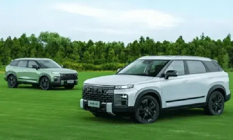 Mới nhá hàng nhưng chưa kịp bán tại thị trường Việt, mẫu SUV ăn xăng 1 lít/100 km đã có bản mới tại quê nhà, giá quy đổi hơn 400 triệu đồng