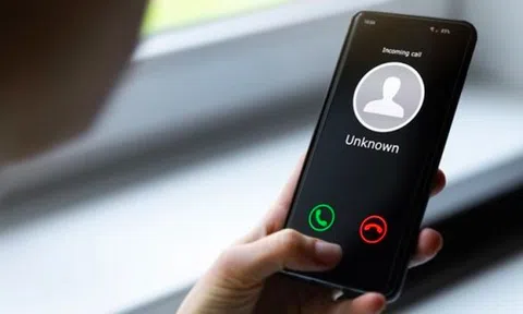 Công an cảnh báo qua đường dây nóng nhưng người phụ nữ không để tâm, tá hỏa khi ngân hàng thông báo đã mất sạch tiền tiết kiệm