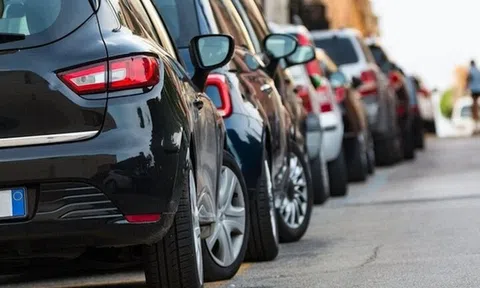 Lý do nên trả thẳng tay lái khi đỗ xe